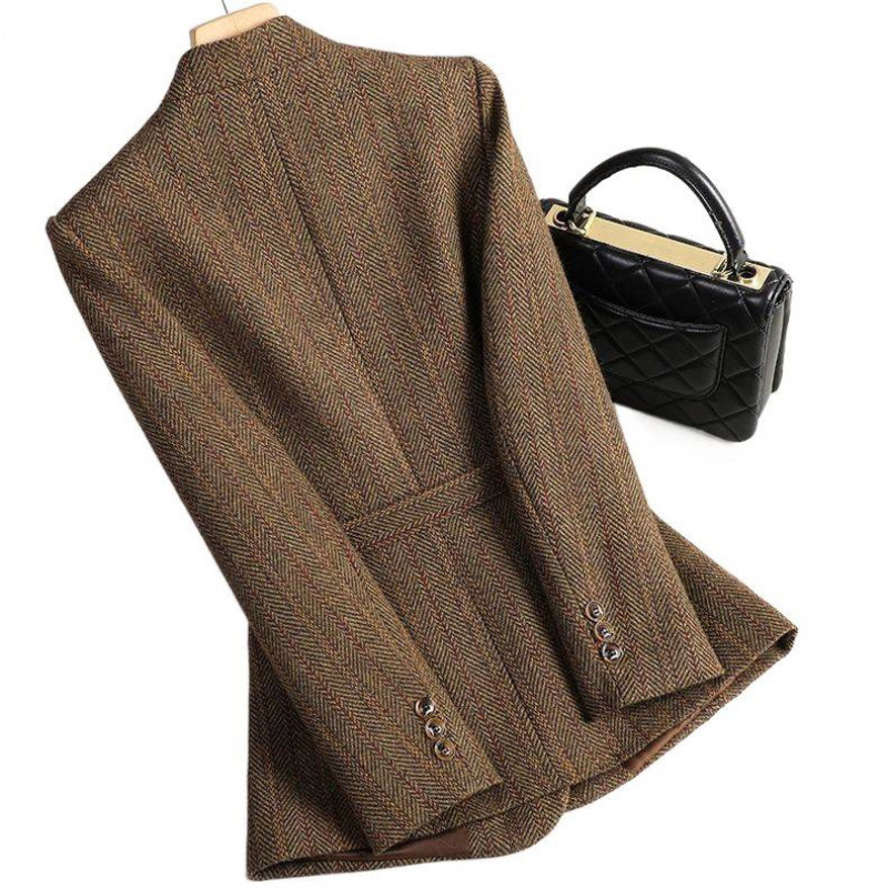 Brown herringbone coat with black handbag.