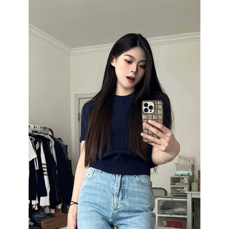 Woman taking a mirror selfie in room.