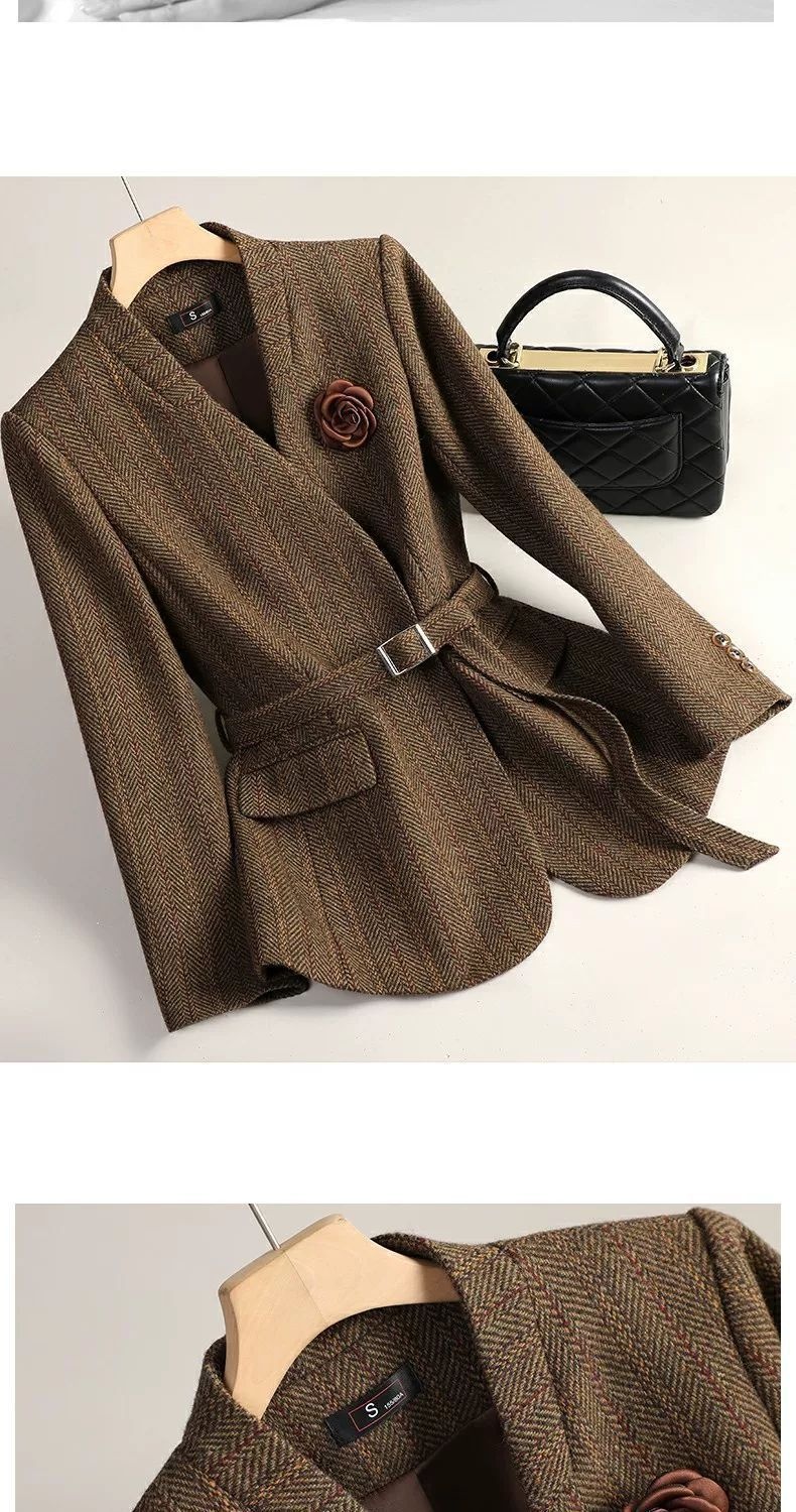 Sophisticated Wool Blazer For Women - Image 18