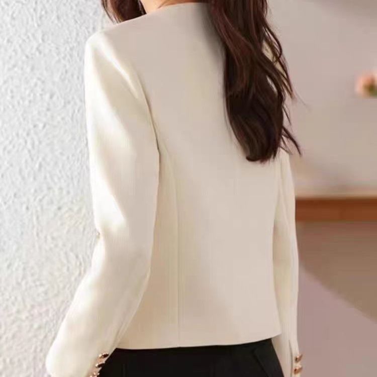 Woman wearing a white blazer, back view.