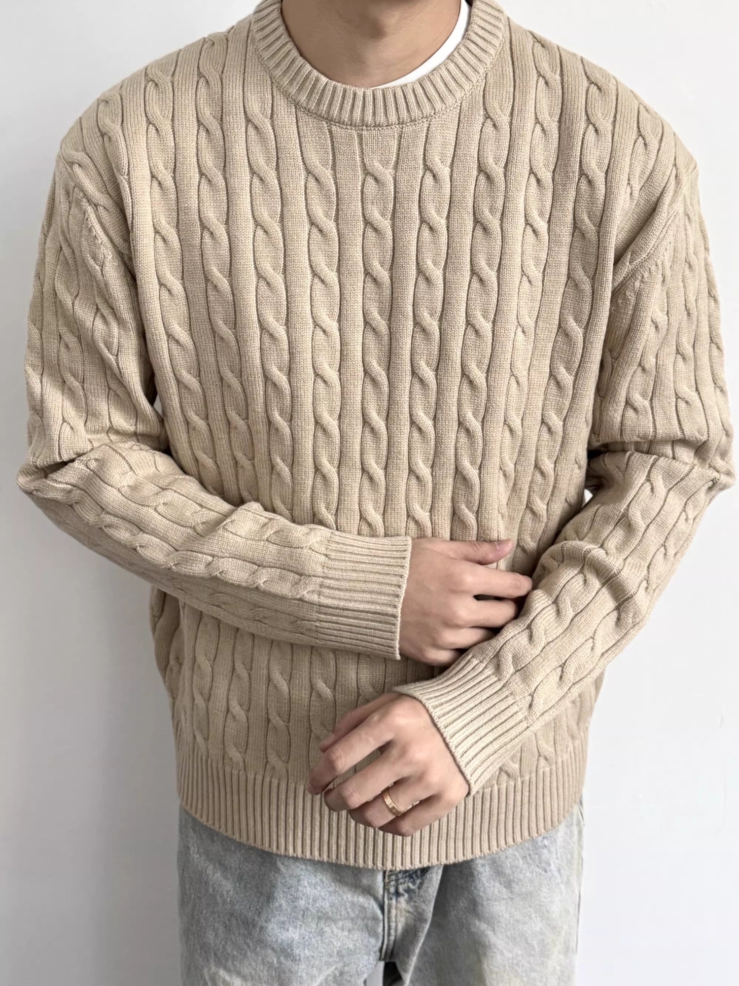 Minimalist Old-fashioned Cable Knit Crew Neck Sweater - Image 59