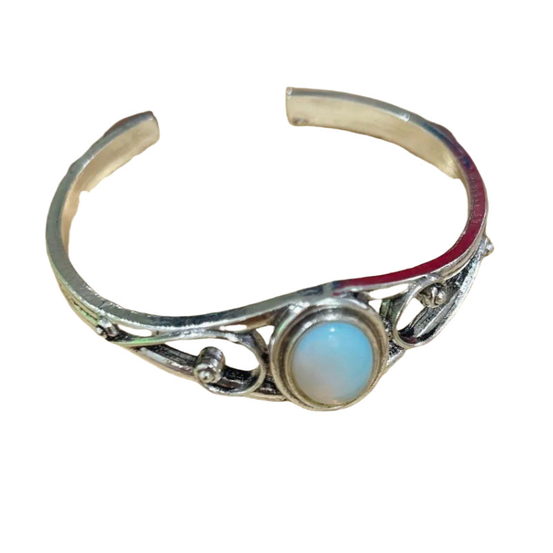 Retro-style Fashionable Personalized Oval Hollow-out Adjustable Bracelet - Image 4