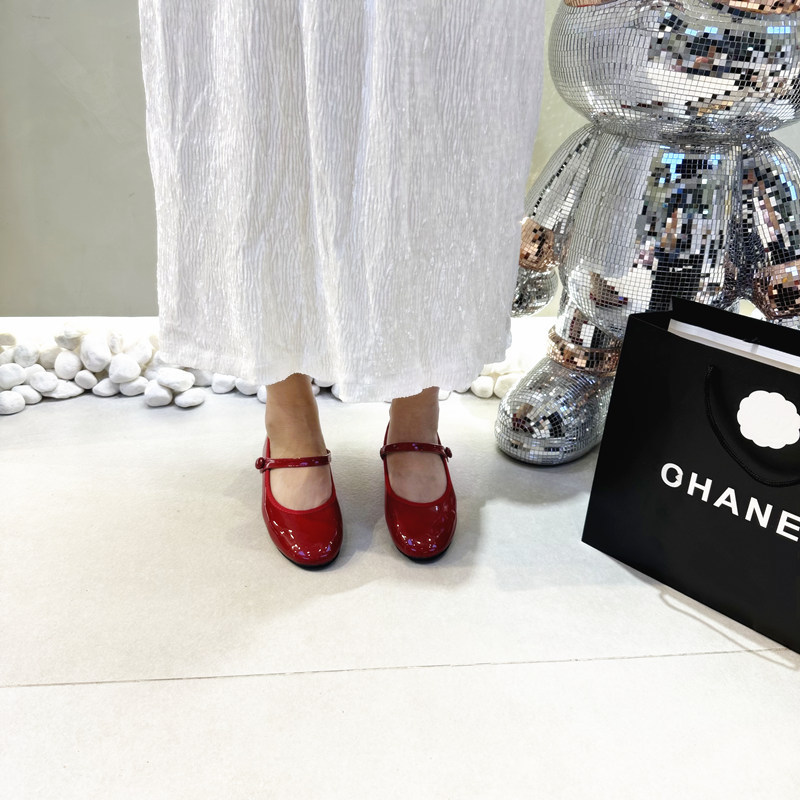 Round-toe Strap-detail Red Chunky-heel Mary Jane Shoes