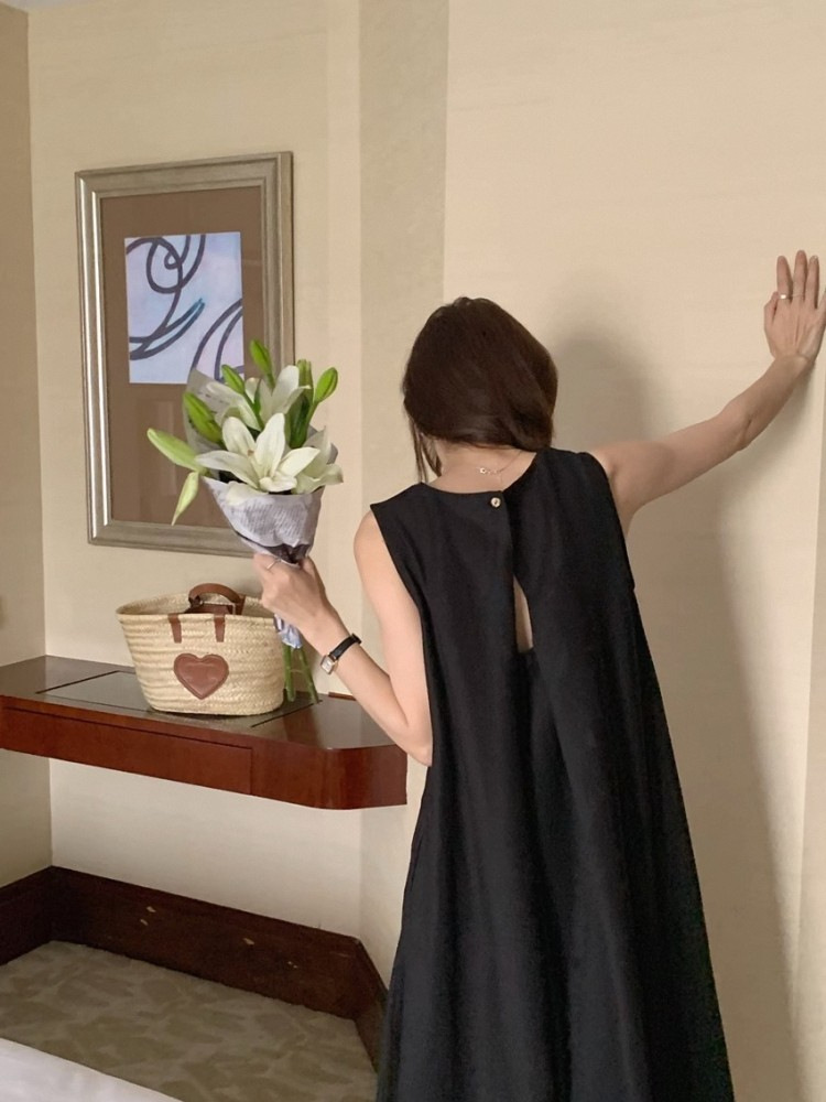 Elegant Midi Round-neck Sleeveless Vest Dress - Image 12