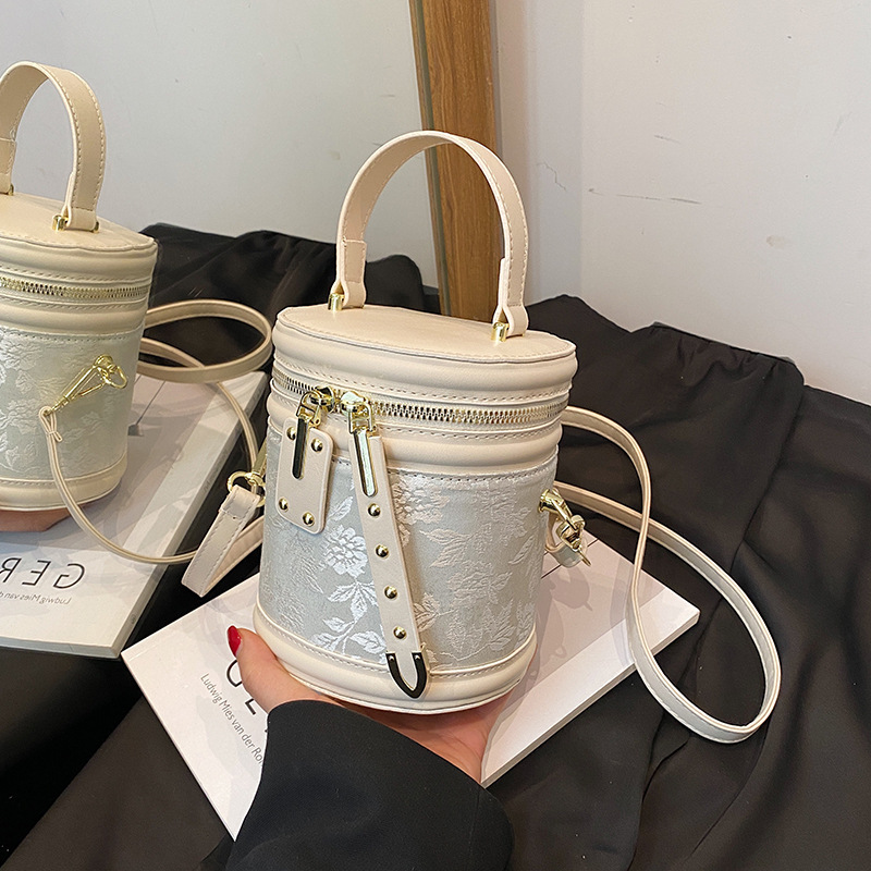 Versatile Handheld Shoulder Crossbody Bag - Image 5