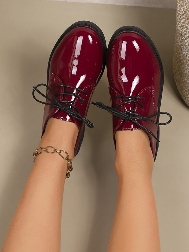 Women's Fashionable Retro Plus-Size Lace-Up Flat Shoes