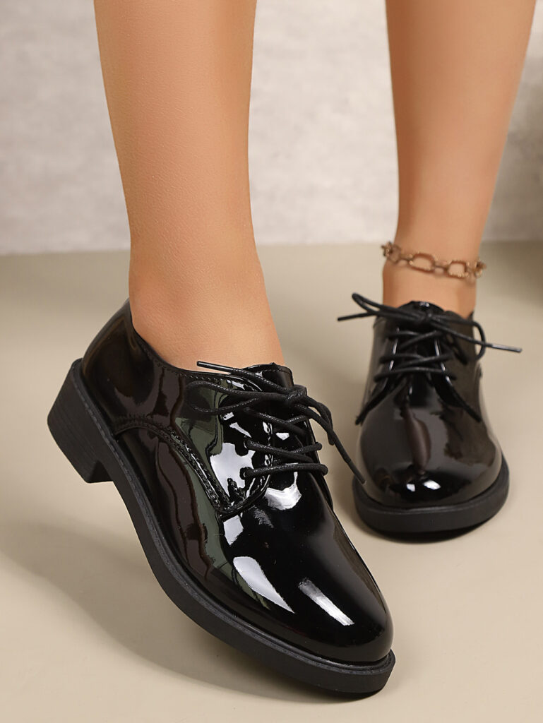 Women's Fashionable Retro Plus-Size Lace-Up Flat Shoes