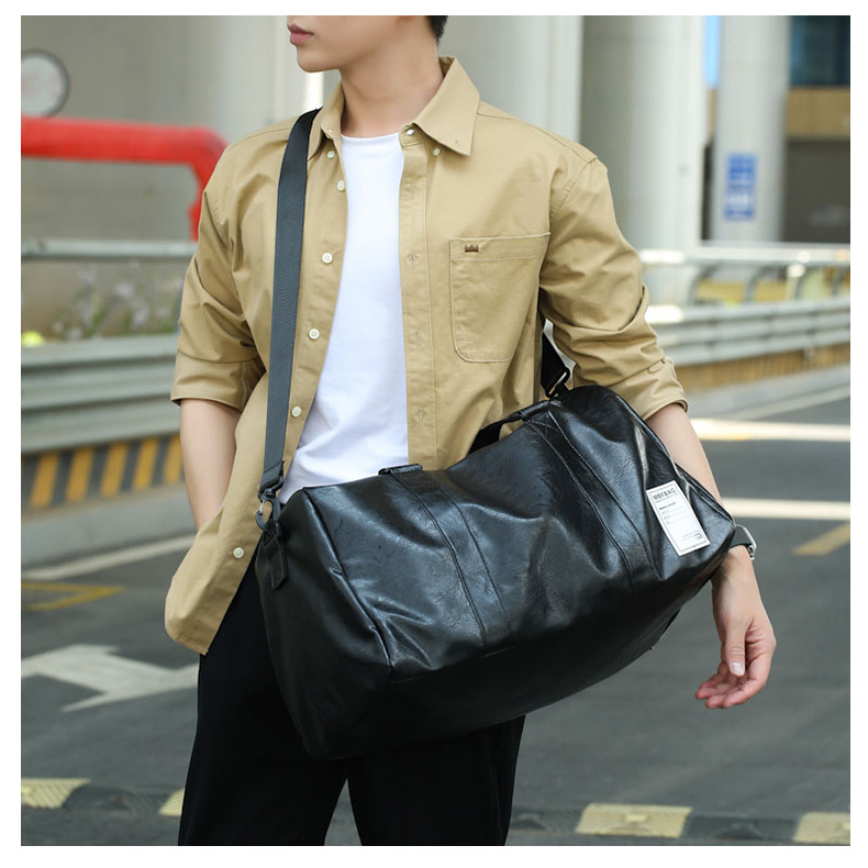 Men's Large-Capacity Fashionable Sports Fitness Bag
