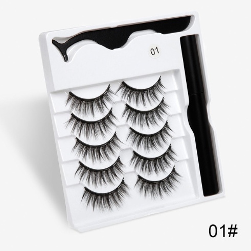 A Pair Of False Eyelashes With Magnets In Fashion - Image 2