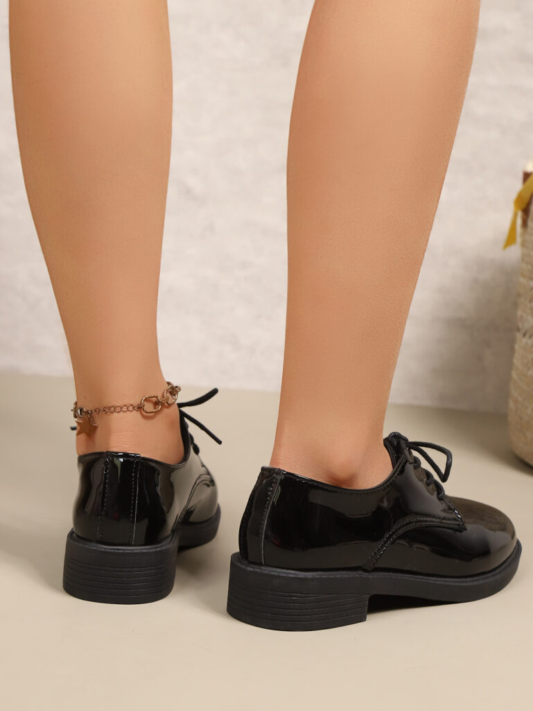 Women's Fashionable Retro Plus-Size Lace-Up Flat Shoes