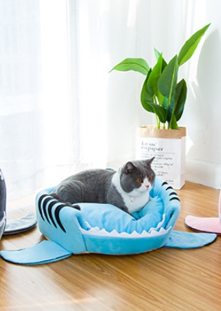 Creative Dual-Purpose Shark Pet Bed Small Dogs And Cats Warm Pet Bed - Image 7