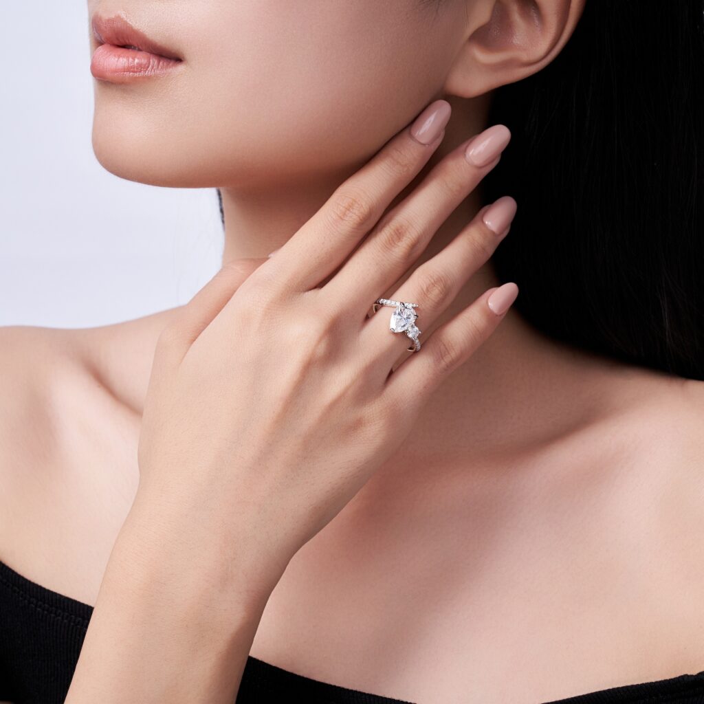 Engraved With Top-quality Moissanite, This Luxurious And Fashionable Minimalist Jewelry Set Features Exquisite Silver Accessories For Ladies. Made Of S925 Silver With Electroplated Platinum.