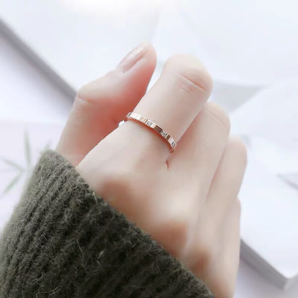 Fashionable Women's Ring With Three Diamonds