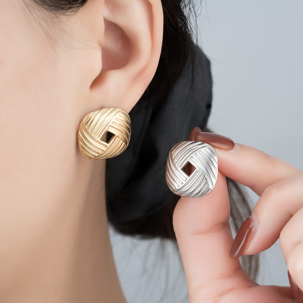 1 Pair New Vintage Luxury All-Match Women's Stud Earrings, Light Luxury Personality Trendy Exaggerated Geometric Earrings Jewelry