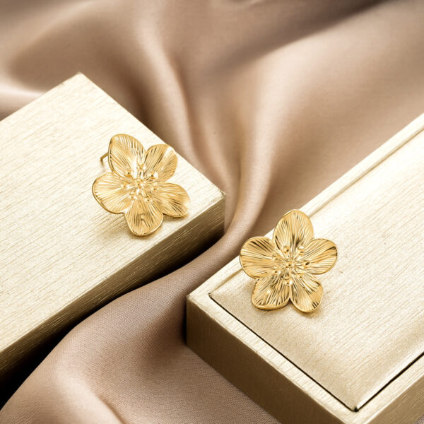 1 Pair Gold Flower Stud Earrings, Senior Sense Temperament, Niche Design, Fashion All-Match Jewelry For Women - Image 4