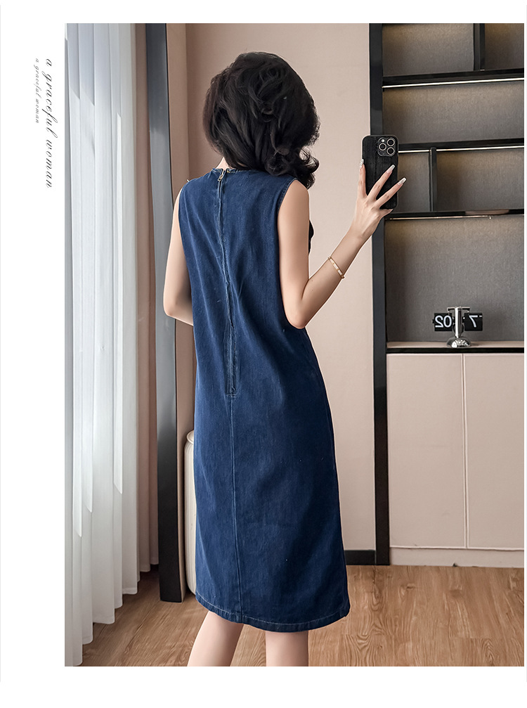 Loose-fitting Straight-cut Dress - Image 11