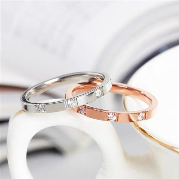 Fashionable Women's Ring With Three Diamonds - Image 3