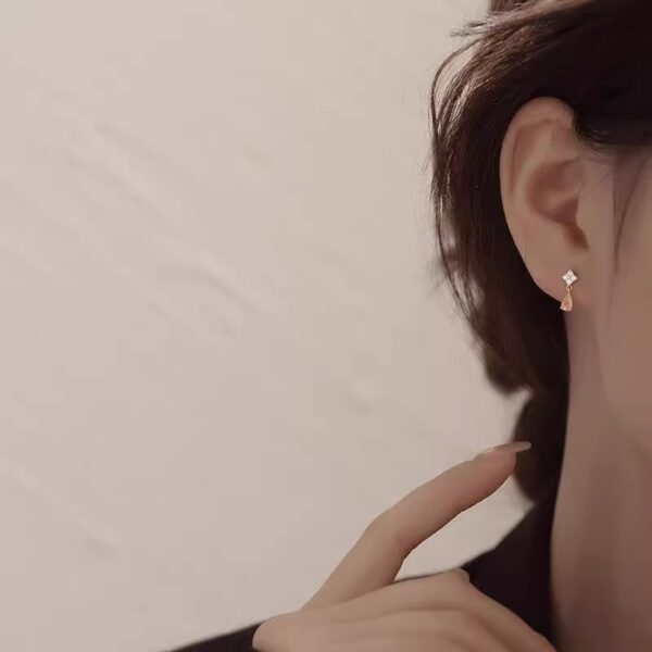 Versatile And Exquisite Womens Teardrop Earrings - Image 3