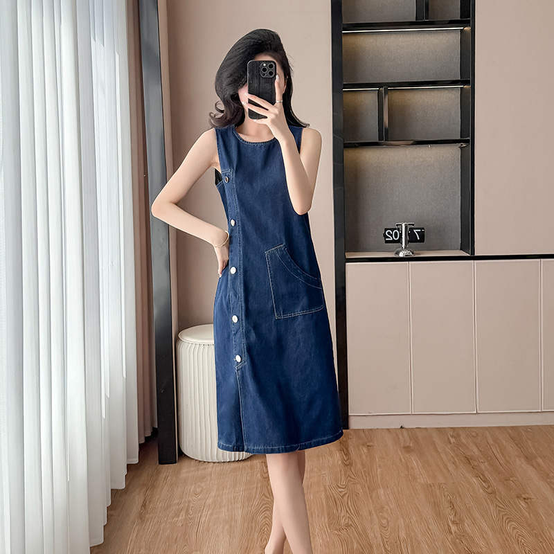 Loose-fitting Straight-cut Dress - Image 3