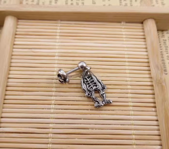 Retro Punk Mini Skull Stud Earrings - Image 4