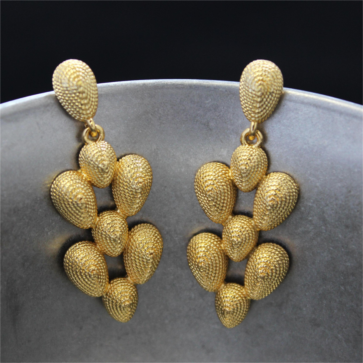 European And American French-style Vintage Plain Gold Earrings - Image 5