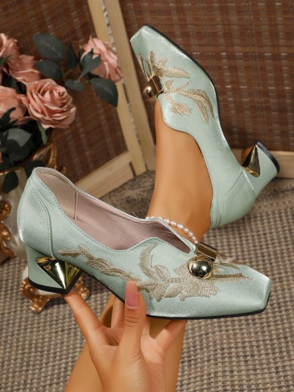 2026 Spring New Women's Chunky Heel Pumps, Versatile Square Toe Deep-V Loafers, New Chinese Style Embroidered High Heels - Image 8