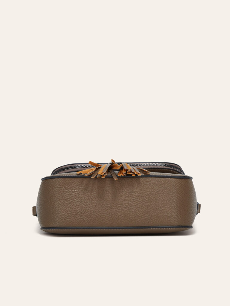 European And American-style Fashionable Flip-top Saddle Bag With Tassels