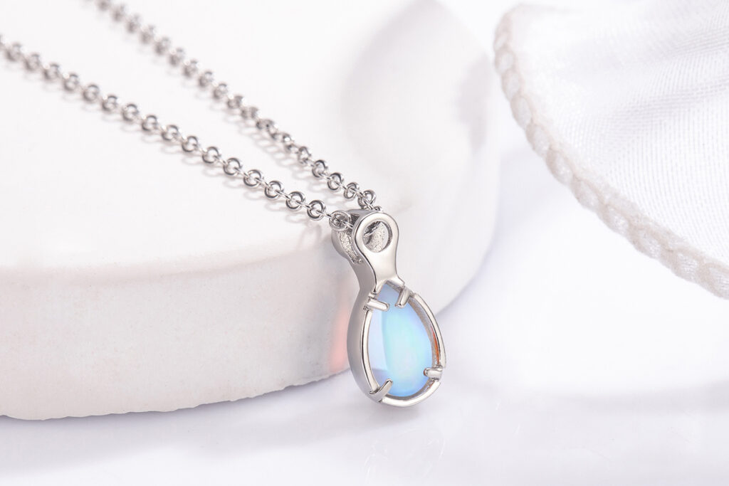 Simple And Stylish Teardrop-shaped Necklace For Women
