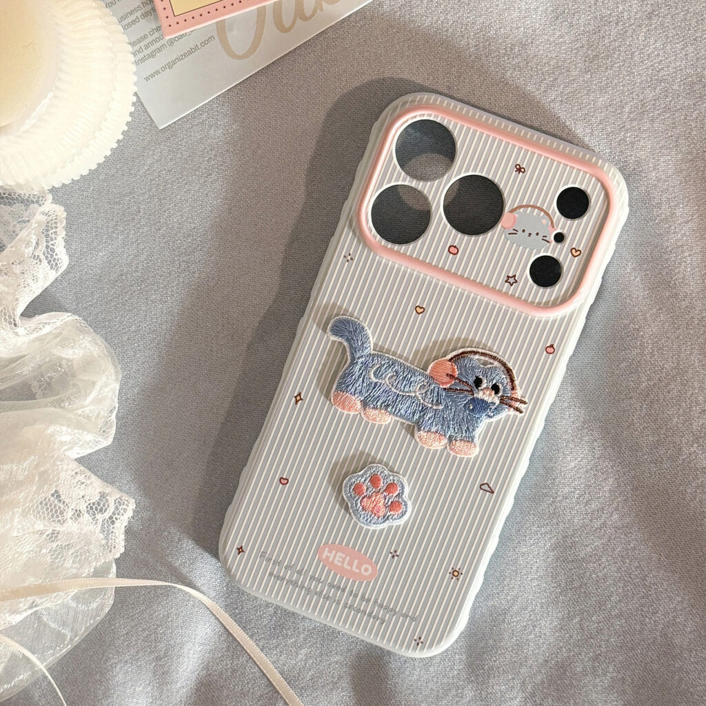 Shatter-Resistant Colored Striped Cat Phone Case