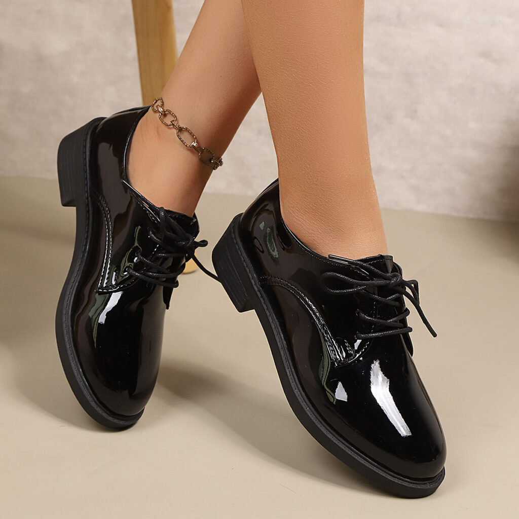 Women's Fashionable Retro Plus-Size Lace-Up Flat Shoes