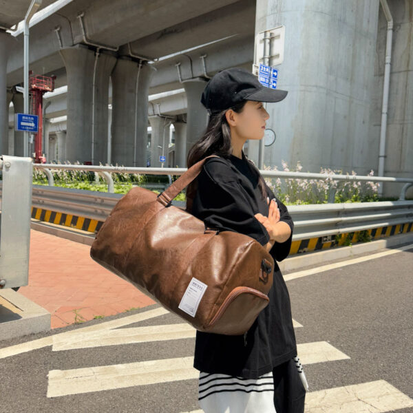Men's Large-Capacity Fashionable Sports Fitness Bag - Image 1