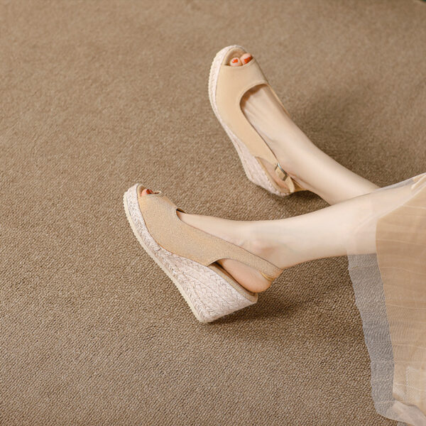 Summer Sponge Cake-Style Thick-Soled Waterproof Platform High-Heel Fashionable Cross-Strap Buckle Sandals For Women - Image 9