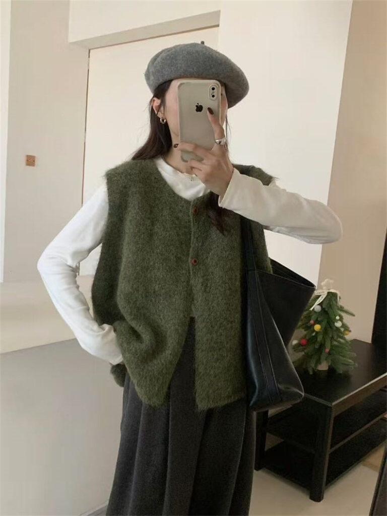 Korean-style Minimalist Versatile Loose-fit Layered Knit Vest
