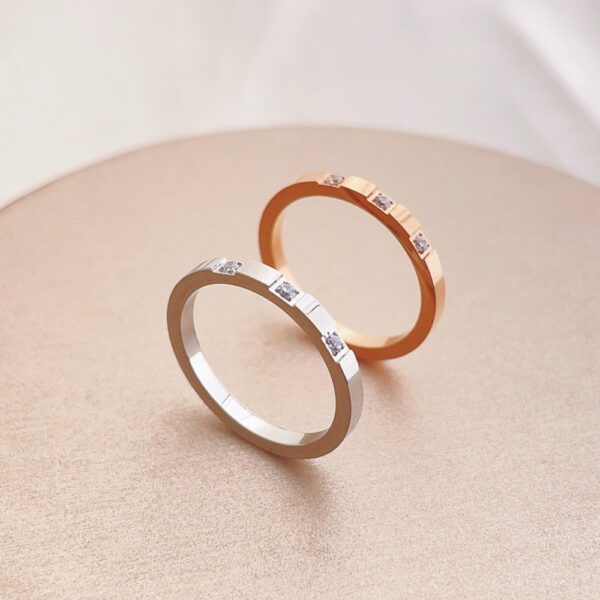 Fashionable Women's Ring With Three Diamonds - Image 4