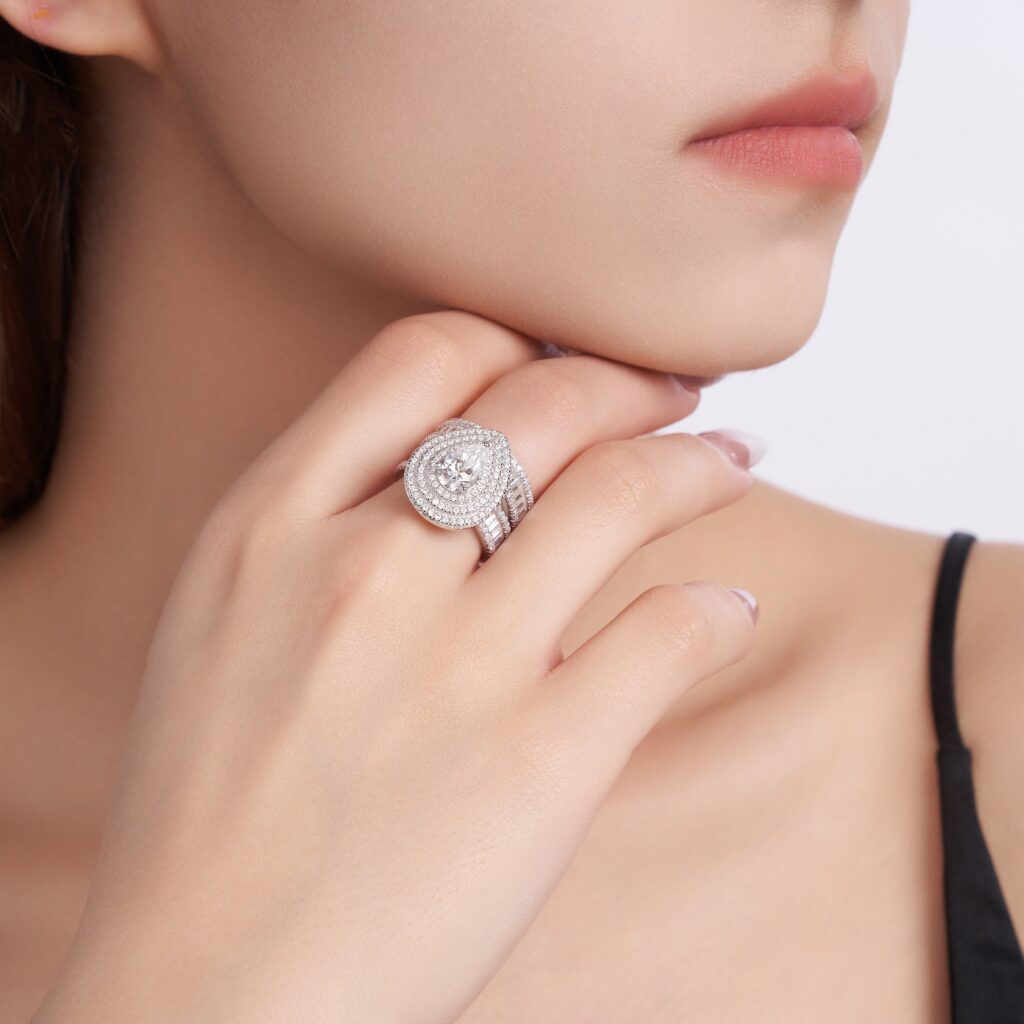Engraved With Top-quality Moissanite, This Luxurious And Fashionable Minimalist Jewelry Set Features Exquisite Silver Accessories For Ladies. Made Of S925 Silver With Electroplated Platinum.