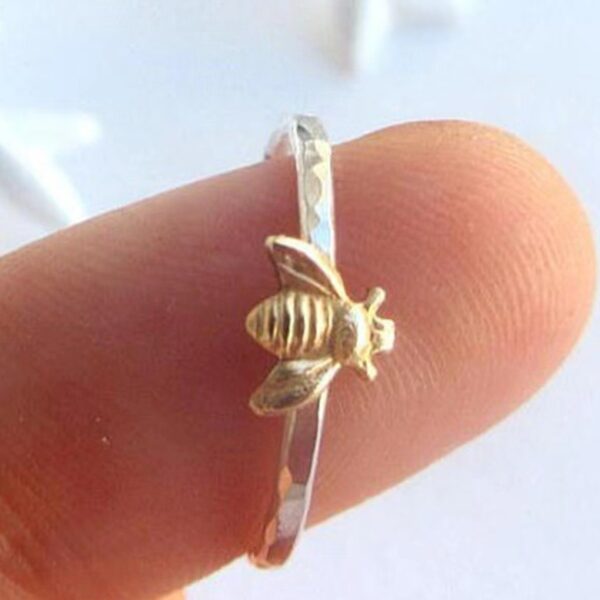 Exquisite Gold-Plated Color-Blocked Little Bee Ring