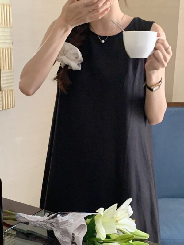 Elegant Midi Round-neck Sleeveless Vest Dress - Image 14