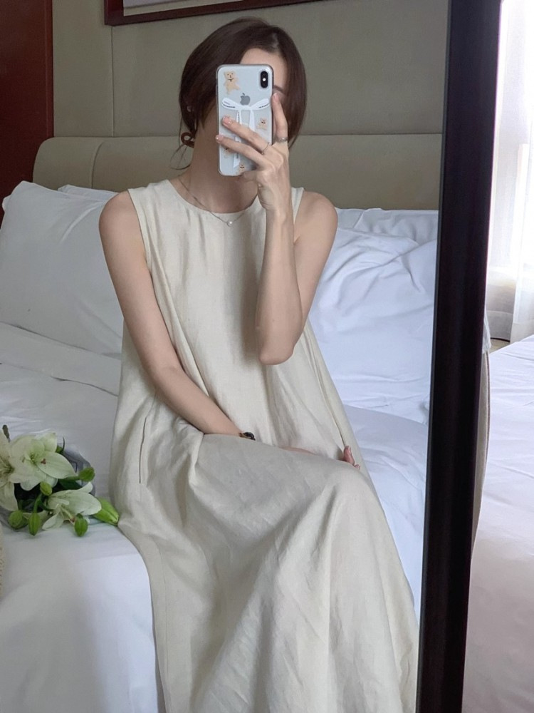 Elegant Midi Round-neck Sleeveless Vest Dress - Image 24