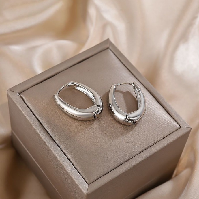 1 Pair New Arrival French Vintage Metal Hoop Earrings, Minimalist Niche Design Circle Star Ins Style High-End Fashion Stud Earrings For Women - Image 7