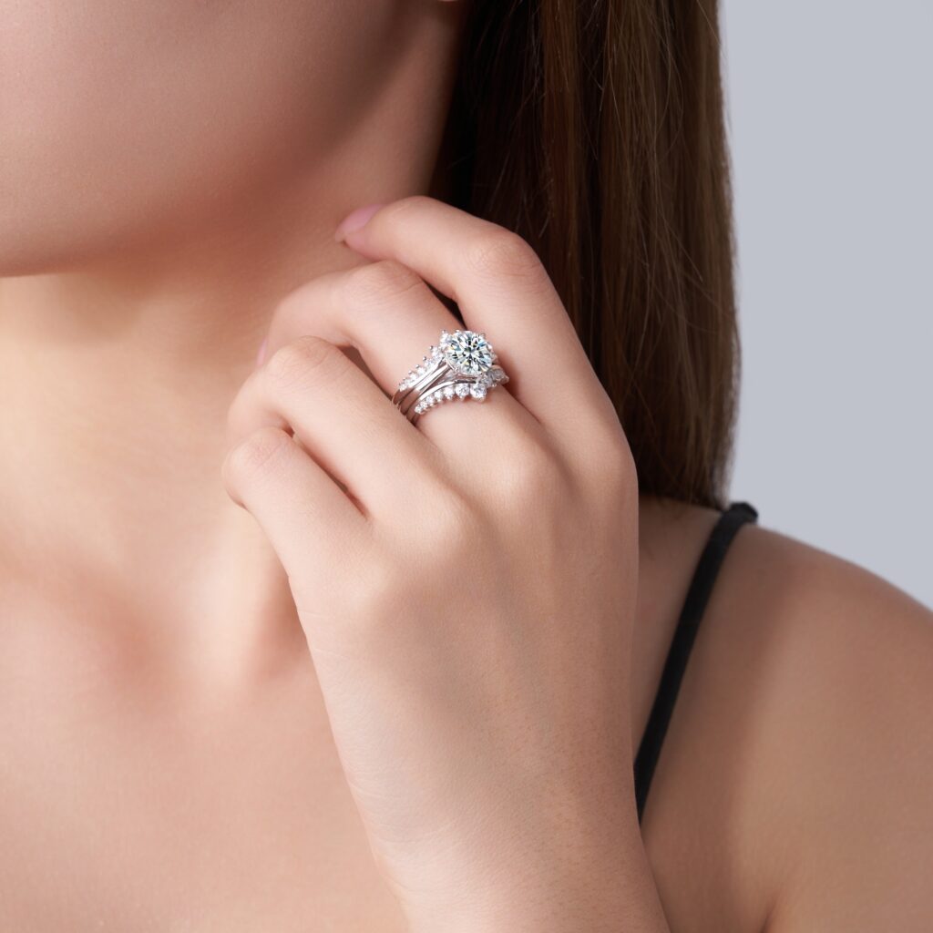 3-carat Luxury Fashion Minimalist Trend Jewelry Silver Ring Set With Top-quality Morganite. Made Of S925 Silver With Electroplated Platinum. For Ladies.