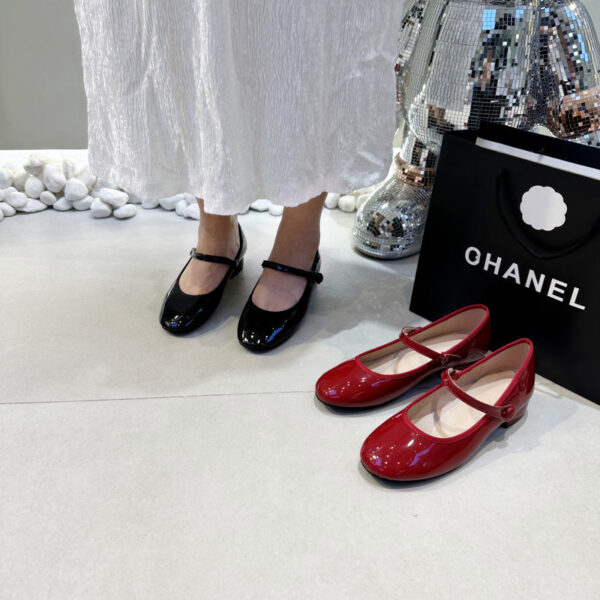 Round-toe Strap-detail Red Chunky-heel Mary Jane Shoes - Image 1