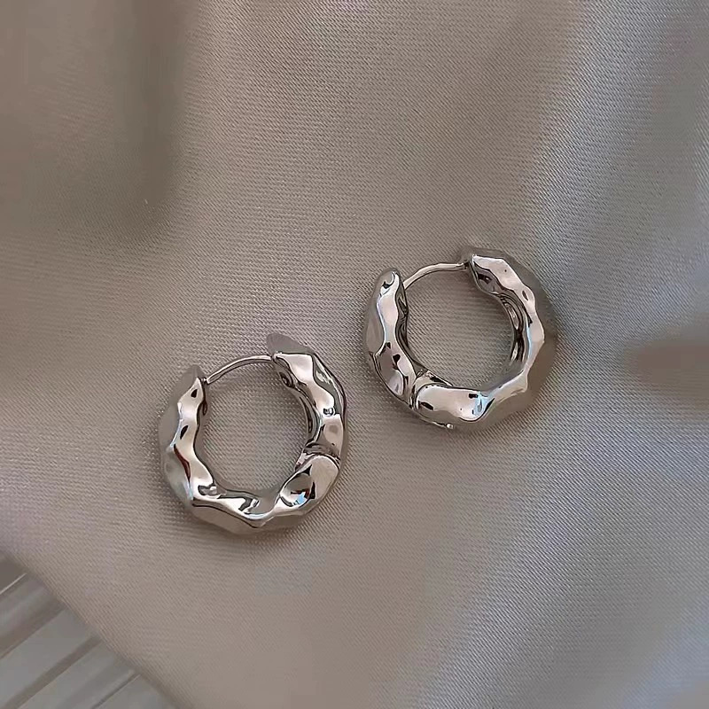 1 Pair New Arrival French Vintage Metal Hoop Earrings, Minimalist Niche Design Circle Star Ins Style High-End Fashion Stud Earrings For Women - Image 2