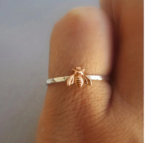Exquisite Gold-Plated Color-Blocked Little Bee Ring - Image 3