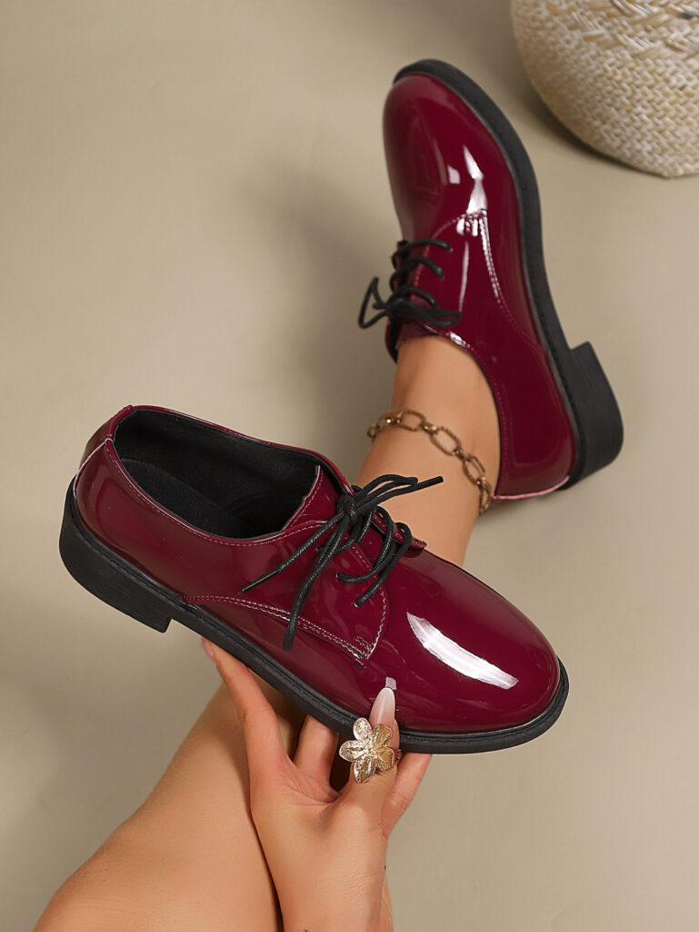Women's Fashionable Retro Plus-Size Lace-Up Flat Shoes