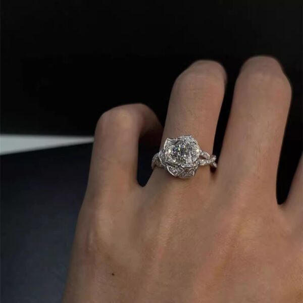 Clear And Cool Zircon Micro Inlaid Three-dimensional Rose Ring