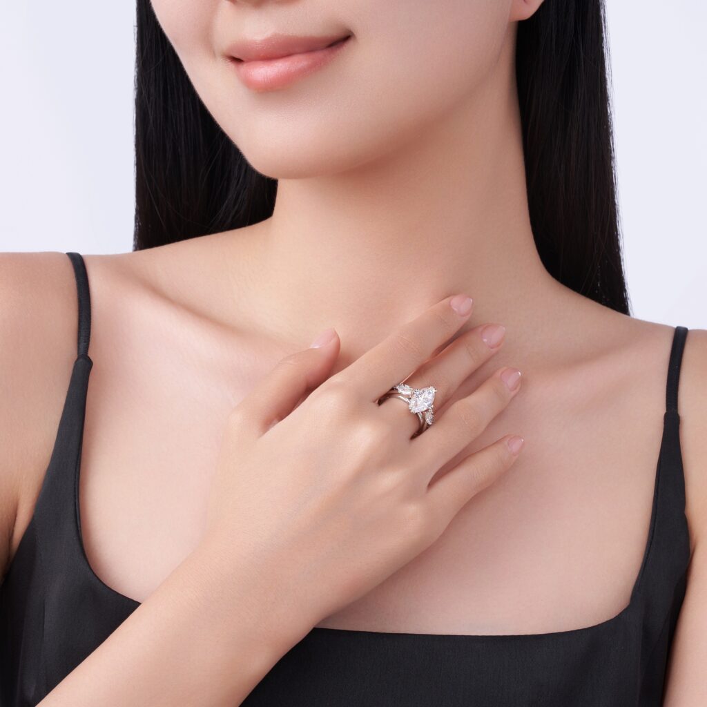 Engraved With Top-quality Moissanite, This Luxurious And Fashionable Minimalist Jewelry Set Features Exquisite Silver Accessories For Ladies. Made Of S925 Silver With Electroplated Platinum.