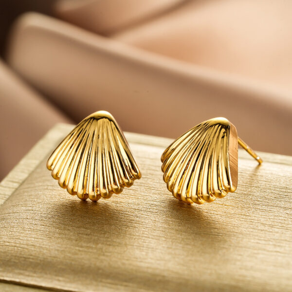 New Retro Niche Design Shell Earrings, Light Luxury Personality Simple Studs, All-Match Geometric Jewelry For Women - Image 5