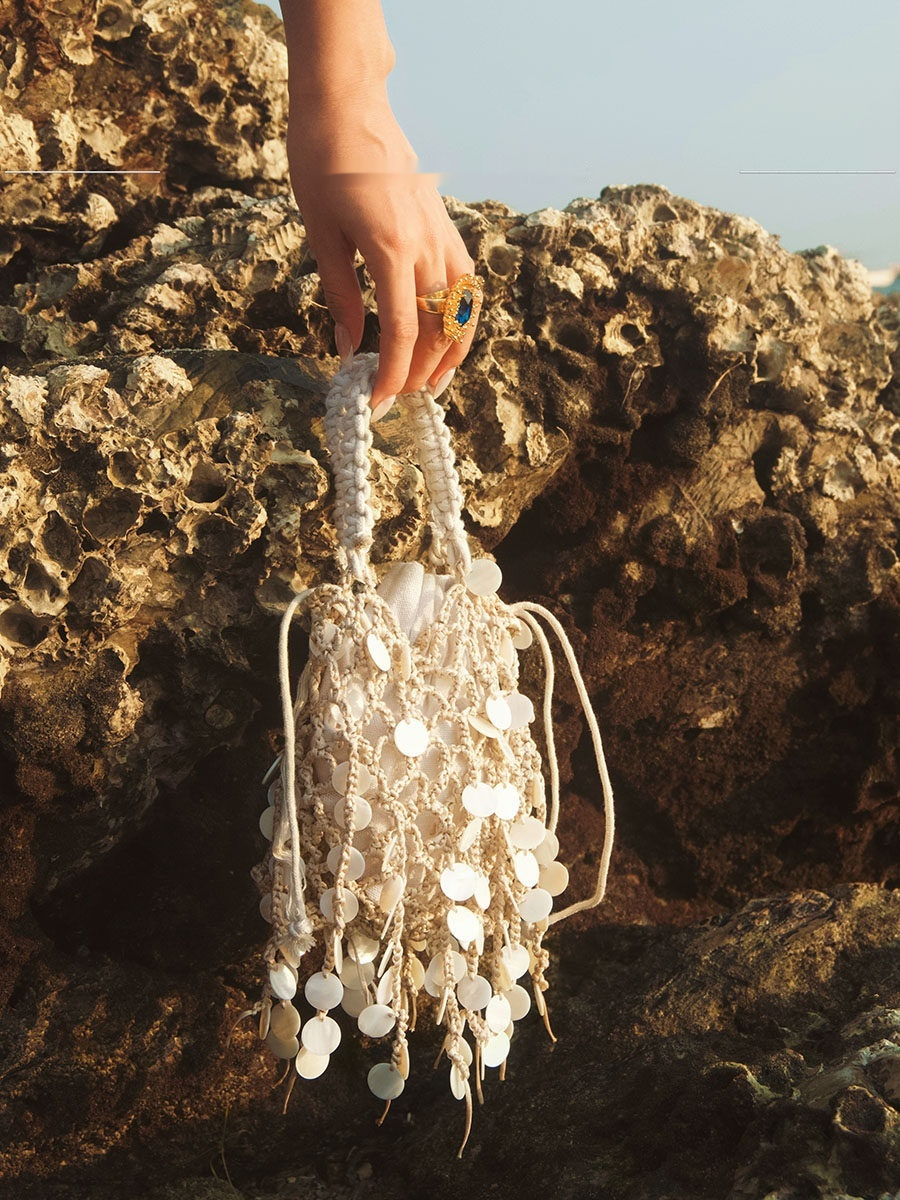 French-style Retro Sequined Woven Tassel Cotton-Linen Shell-shaped Hollow Elegant Clutch Bag - Image 3