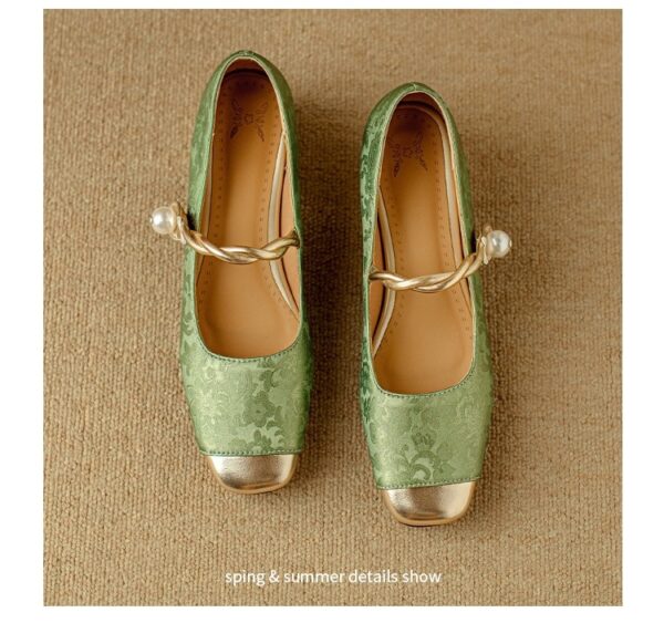 Women's Retro Plus-Size Chunky-Heel Pumps - Image 11