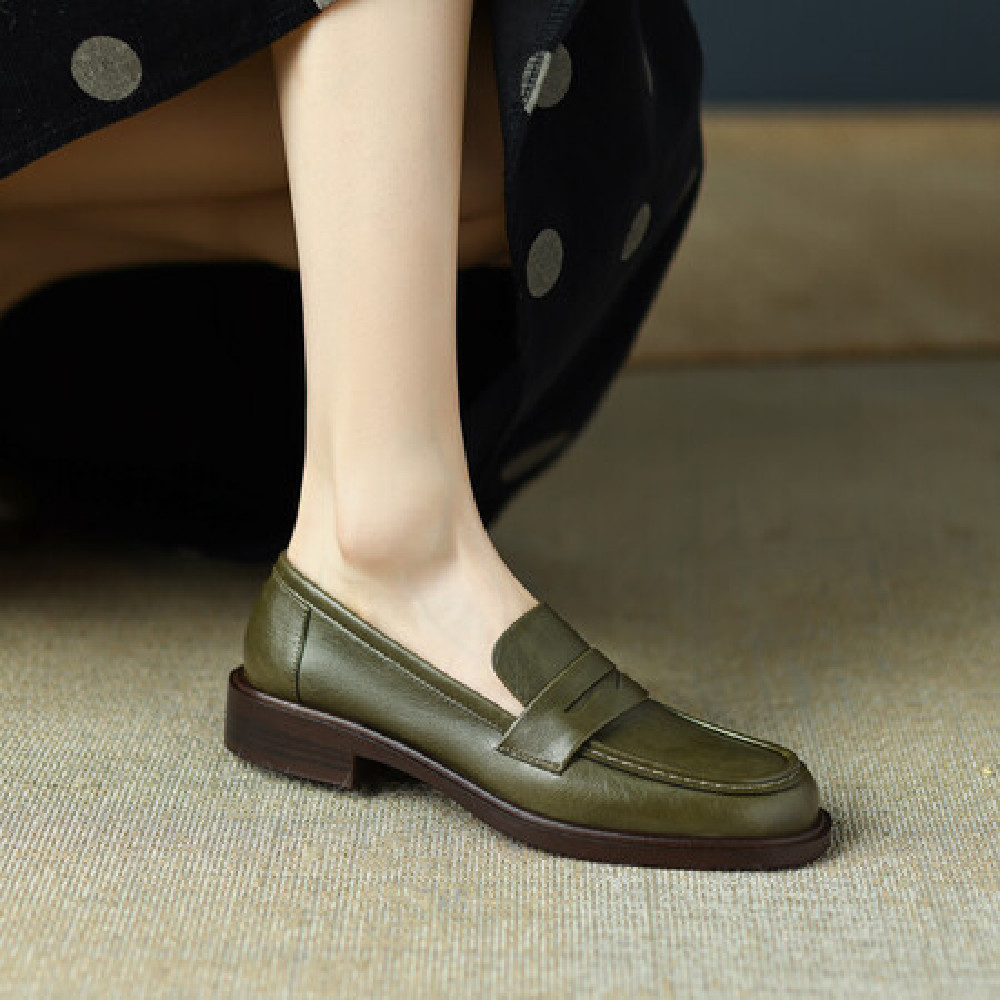 British-style Vintage Women
